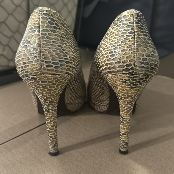 Stuart Weitzman embossed heels - Picture 3 of 5